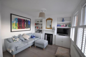 Lovely 2-bed maisonette with garden close to river in Barnes - Mortlake